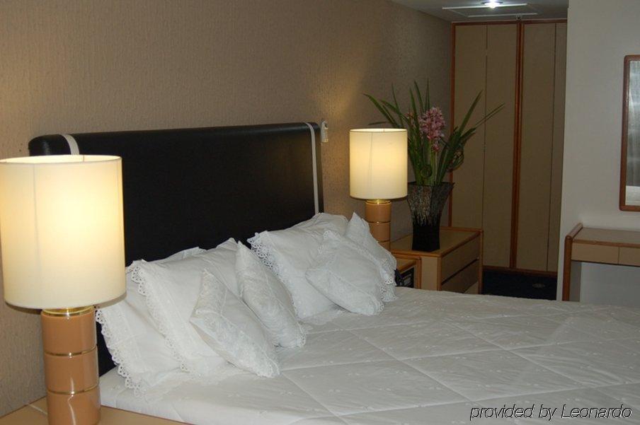 Like Ue Hotel جويانيا الغرفة الصورة