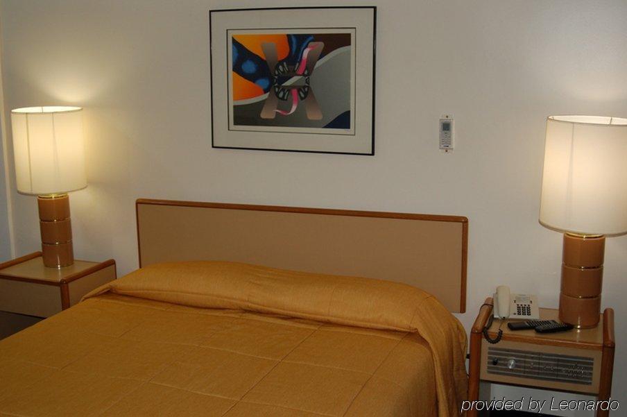 Like Ue Hotel جويانيا الغرفة الصورة